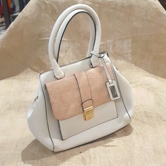 Handbags - 🏵 LAURA JONES 🏵 NWOT Cream Handbag missing crossbody strap
